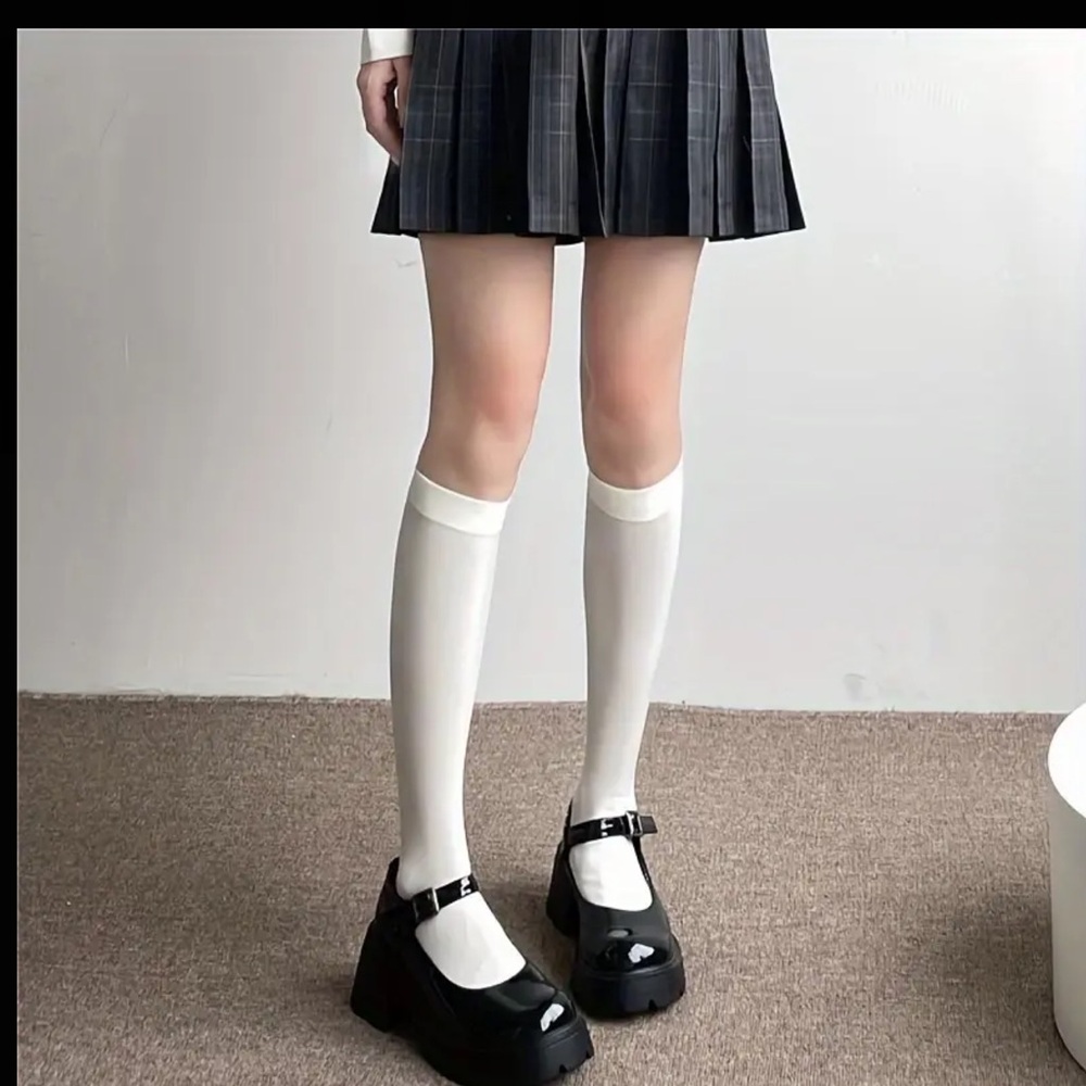 White Knee High Stockings 3 pack